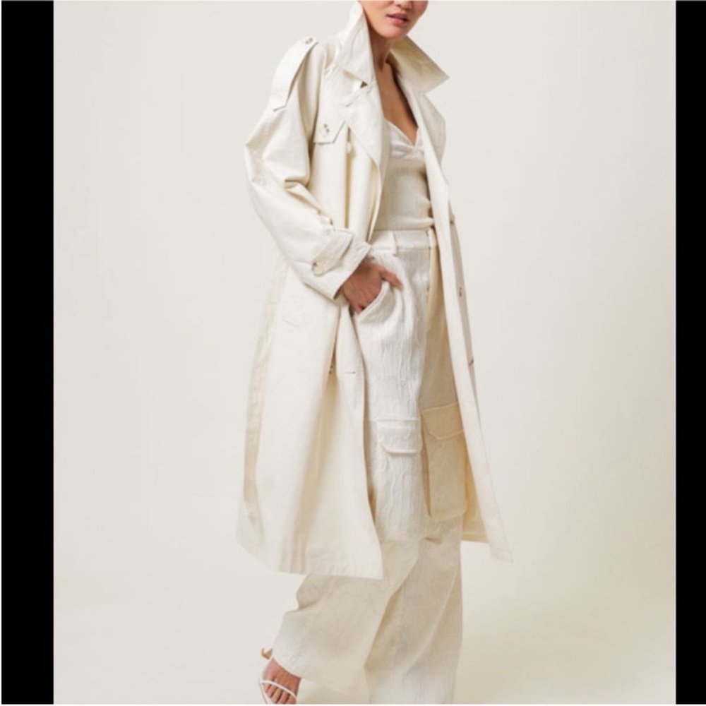 London Fog Double breasted Lightweight Cream Trench Coat